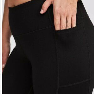 NWT Performance Core Capri Active Legging With Side Pockets, SZ 2